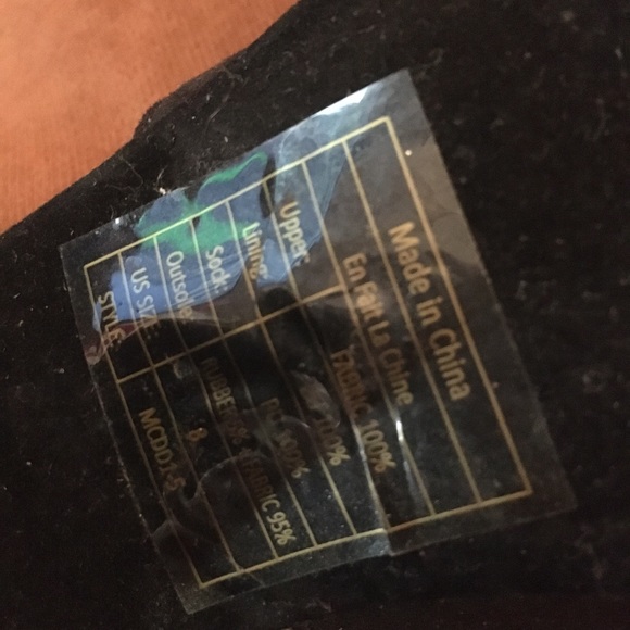 Pinup style Graham Street velvety black 4” heels. Size 8. - Picture 8 of 9